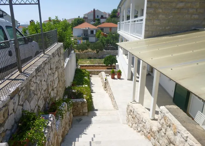 Kovacevic בית הארחה חוואר
